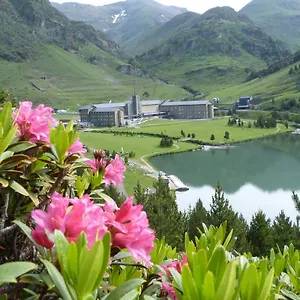 Vall De Nuria Aparthotel